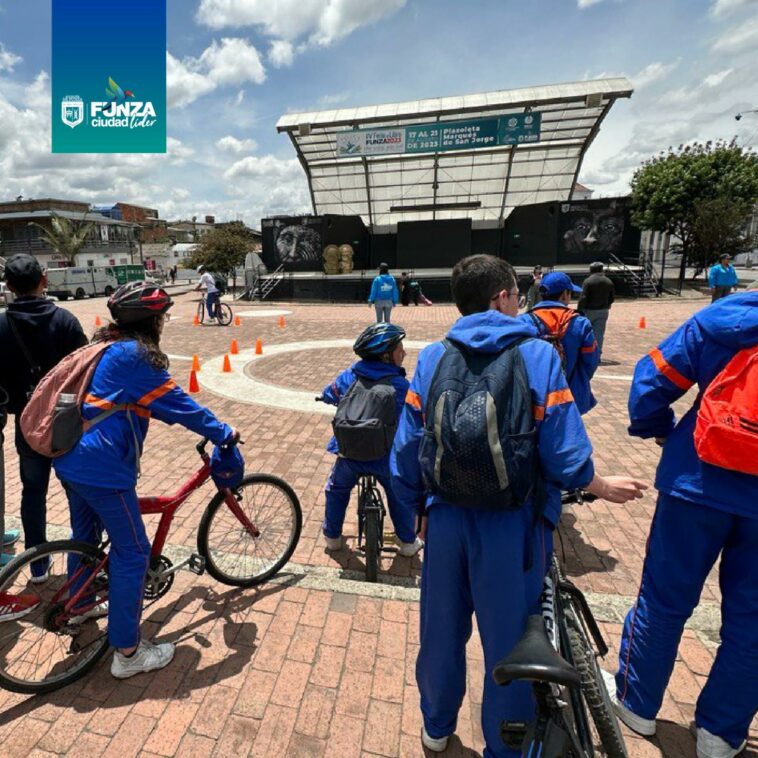 Estudiantes Capacitados en Mecánica de Bicicletas y Seguridad Vial en Funza