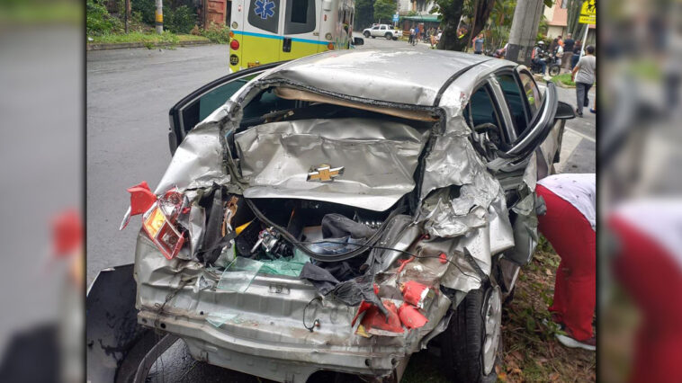 FOTOS. Cinco personas lesionadas luego de que volqueta perdiera el control en Los Colores