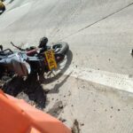 Fatal accidente de tránsito cobró la vida de motociclista en Barrios Unidos Sobre las 9:15 de la mañana de este viernes se presentó un fatal accidente de tránsito a la altura de la Avenida NQS con calle 79 en la localidad de Barrios Unidos, en el hecho falleció un motociclista tras chocar con un tractocamión.