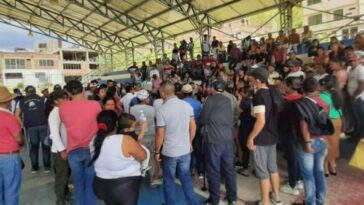 Indígenas y campesinos confinados en Samaniego claman por ayuda en medio de la violencia armada