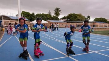 Luego del receso por la pandemia, se hizo el relanzamiento de la escuela de patinaje de Comfaguajira en el estadio Federico Serrano Soto de Riohacha.