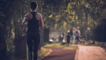 Los pantalones jogger y cargo para mujer: una guía para combinarlos
