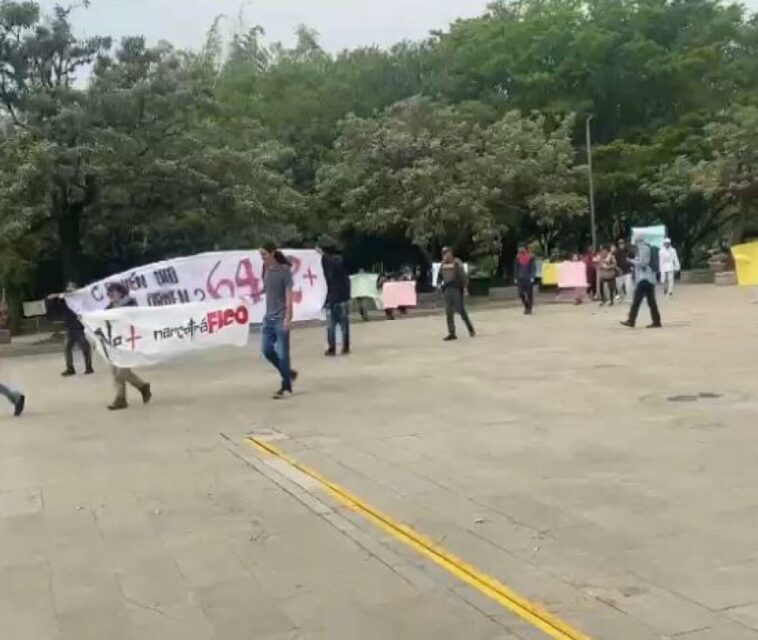 Medellin: Federico Gutiérrez denunció que primera línea lo increpó en rueda de prensa