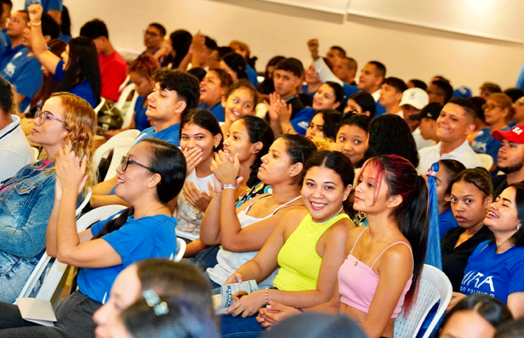 Natalia recibió apoyo masivo de las juventudes del Mira