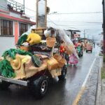 Ni la lluvia paró el desfile del Yipao Santarrosano