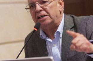 El ministro de Hacienda, Ricardo Bonila, en el debate de control político por la crisis cafetera.