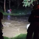 Rescataron a dos menores que quedaron atrapados en medio de un río en la vereda Montaño