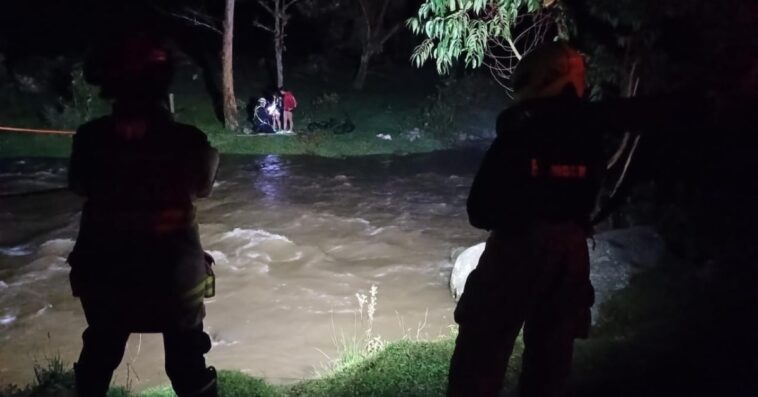 Rescataron a dos menores que quedaron atrapados en medio de un río en la vereda Montaño