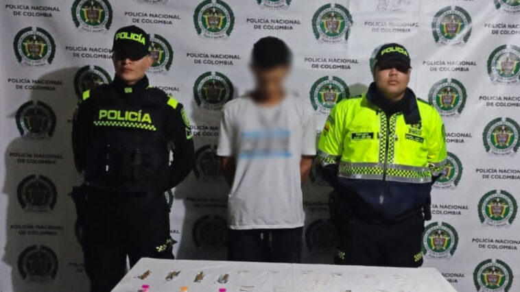 ‘Muy campantes’: Andaban en la calle y tenían orden judicial