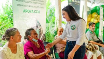 100 prótesis dentales y sillas de ruedas entregó  Departamento a Casa del Abuelo