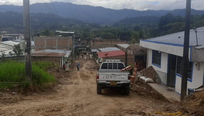 Acevedo avanza con la pavimentación en el área urbana