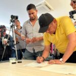 Alcalde de Yopal firma escritura pública para adquisición del predio Claveles