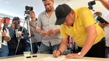Alcalde de Yopal firma escritura pública para adquisición del predio Claveles
