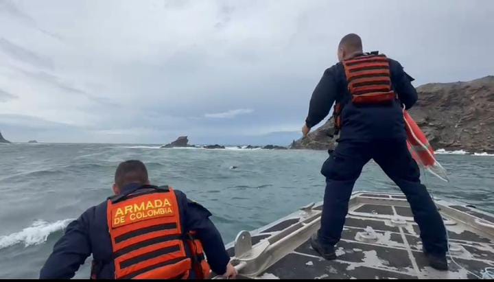Armada rescata a pescador que naufragó en el mar de Santa Marta