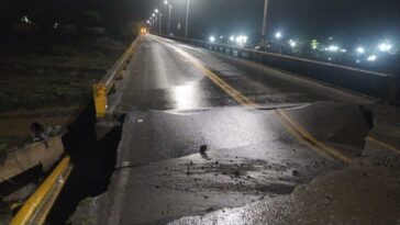 [Video] ¡Atención! Colapsa puente que conecta a Medellín con Santa Fe de Antioquia