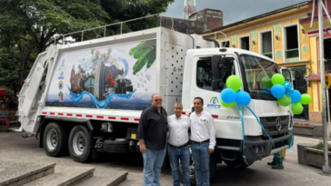 Calarcá recibió un nuevo vehículo compactador de residuos sólidos