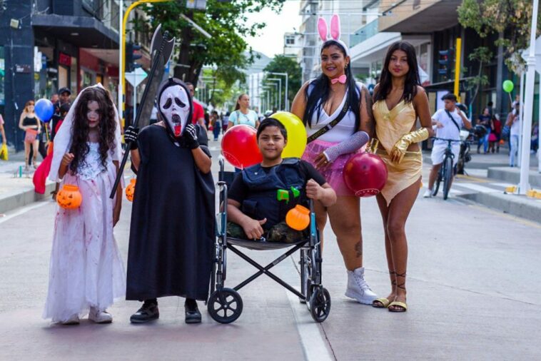 Carrera 5ta se vistió de Halloween