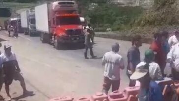 Comerciantes y comunidad bloquean vía Bucaramanga - Barrancabermeja por crisis