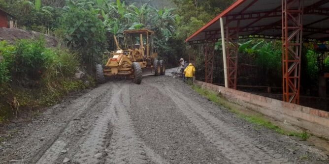 Comunidad y empresas constructoras adecuaron la vía Sandoná – Roma Chávez