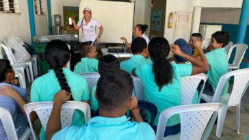 Corpamag realiza taller sobre aprovechamiento de papel en Sitionuevo