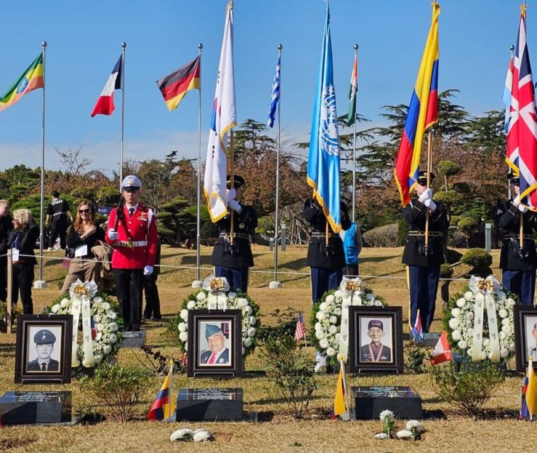 Cuatro veteranos del Batallón Colombia fueron sepultados en Corea del Sur