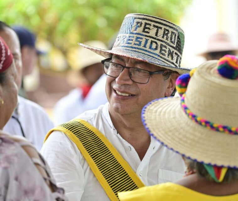 Desaprobación del presidente Gustavo Petro llegó al 61 %, según encuesta de Invamer