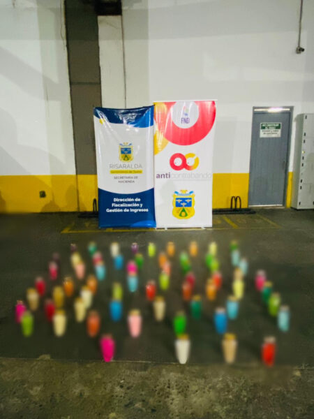 En Belén de Umbría se logró la aprehensión de 64 bolsas de licor tipo coctel