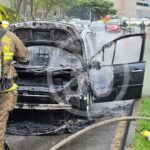 FOTOS Y VIDEO: ¡Se quemó completico! En cenizas quedó un carro en El Poblado