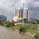 ¡'Ya huele a diciembre'! Instalaron una de las figuras más grandes de los Alumbrados Navideños de Medellín