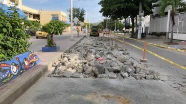 Inició reposición de placas de pavimento en la avenida de Los Estudiantes  
