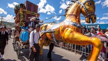 La Familia Castañeda llegó al Carnaval: con atuendos y trajes tradicionales engalanarán la Senda - Más de 9 mil millones el presupuesto para el Carnaval de Negros y Blancos en Pasto