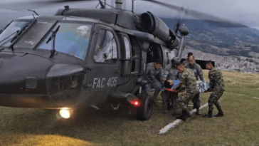 En helicóptero fueron evacuados dos campesinos con heridas por mina antipersonal en la Lanada, Nariño.