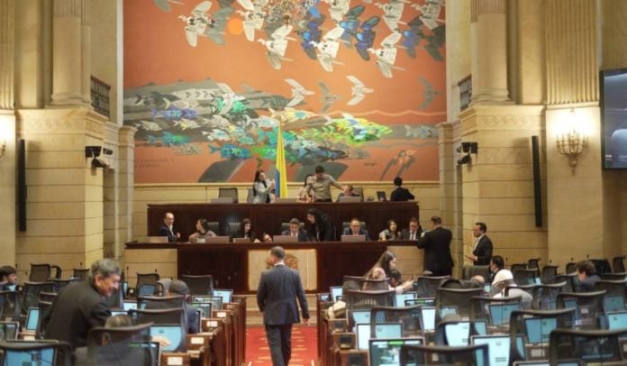 Reforma a la salud se debate en el Congreso.