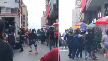 Riña entre vendedores informales en el centro de Armenia dejó a dos policías heridos y un capturado