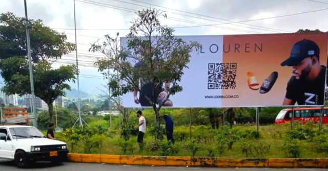 Talaron un árbol e instalaron una valla publicitaria sin los permisos necesarios