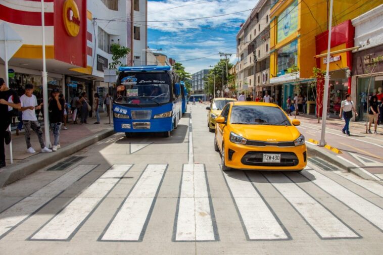 Taxis y buses ya pueden transitar por la carrera 5ta