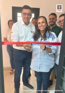 En la fotografía se observa la inauguración de la sede por el director seccional de fiscalías Cauca, Jesús Alfredo Hurtado Sanjuan, con la alcaldesa municipal, Lucy Amparo Guzmán.