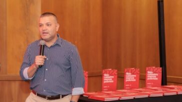 Alcalde Carlos Maya presentó el libro ‘Más Catastro, Menos Pobreza’