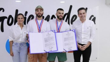 Alcalde de Montería condecoró a Manuel y Julián Turizo por dejar el nombre de Montería en alto