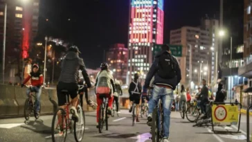 Bogotá, ciclovía, navidad, nocturna