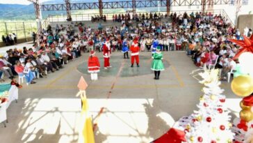 Celebración navideña llena de alegría para adultos mayores en La Argentina