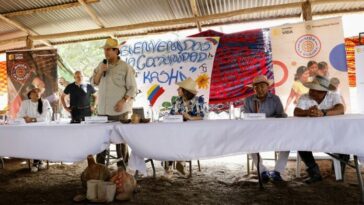En la comunidad Kaikashi, Manaure se firmó esta alianza de lo público y privado para llevar agua potable, energía solar y proyectos productivos a las familias Wayuu.