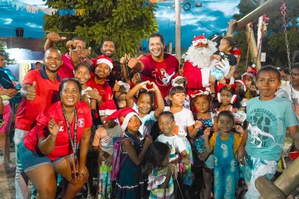 Gobernador electo entrega aguinaldos de navidad a niños de las islas y envía un mensaje a la comunidad 