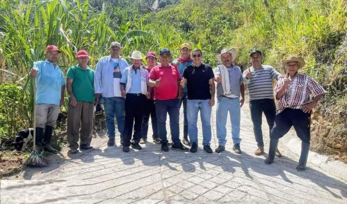Inauguran mejoras viales en la zona rural de Rivera