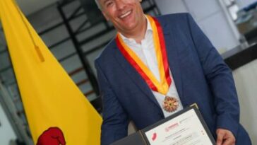 Mauricio Salazar, recibió Orden Cruz de los Fundadores en el grado de Gran Collar