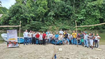 Pescadores de Guachaca y Buritaca reciben lanchas de la agencia de renovación de territorio