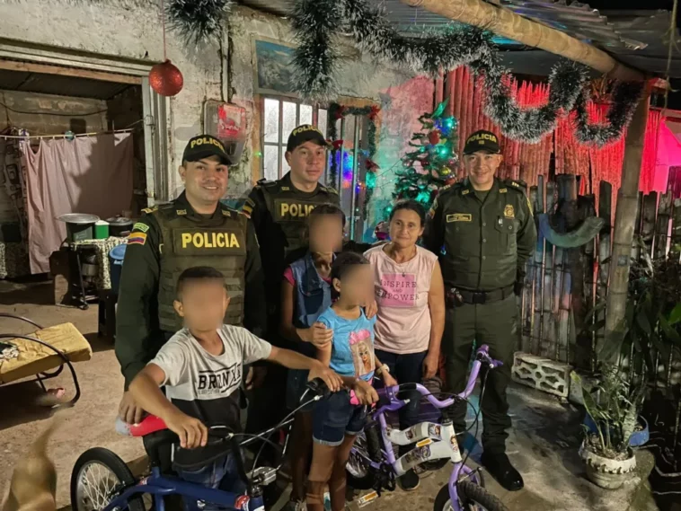 Policía en Yaguará transformó bicicletas deterioradas para regalar en Navidad