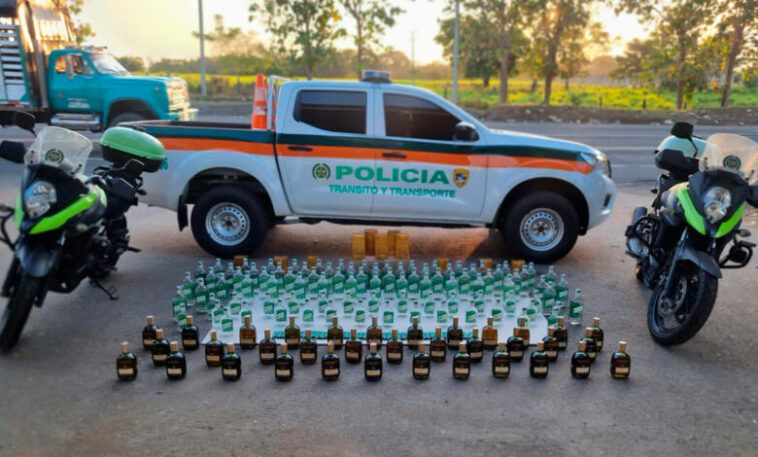 Policía incauta más de 100 botellas de licor ilegal en carreteras de Córdoba