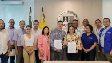 Aspecto de la firma de la alianza entre Diala Wilches, gobernadora de La Guajira y Germán Briceño, subdirector de Pobreza y Focalización del Departamento Nacional de Planeación, DNP.
