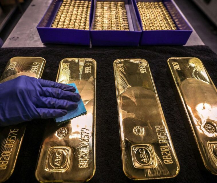 Precio del oro alcanza récord por encima de los US$ 2.135 ante posible baja de tasas
